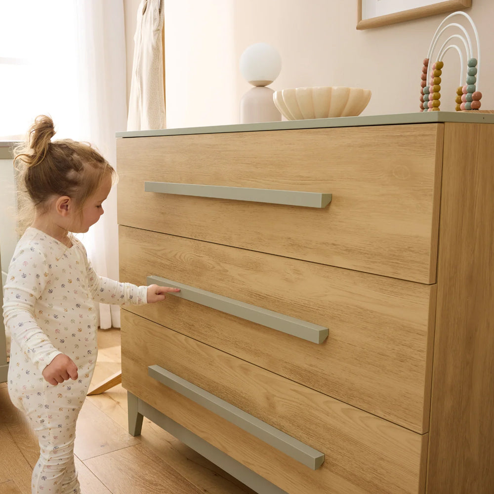 Hallee Chest Changer