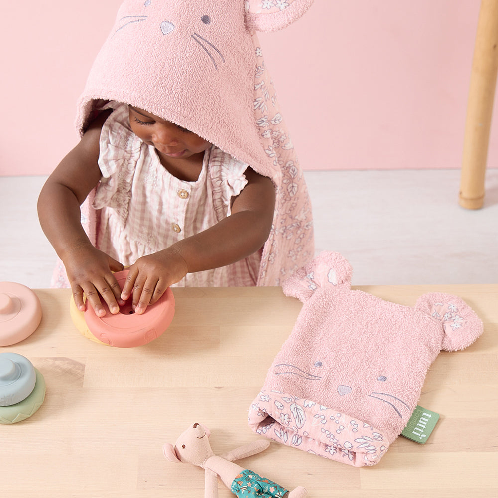 pink Wash-Mitt-Tiny-Tales-bathing-and-changing-tutti-bambini-kaliedy-2