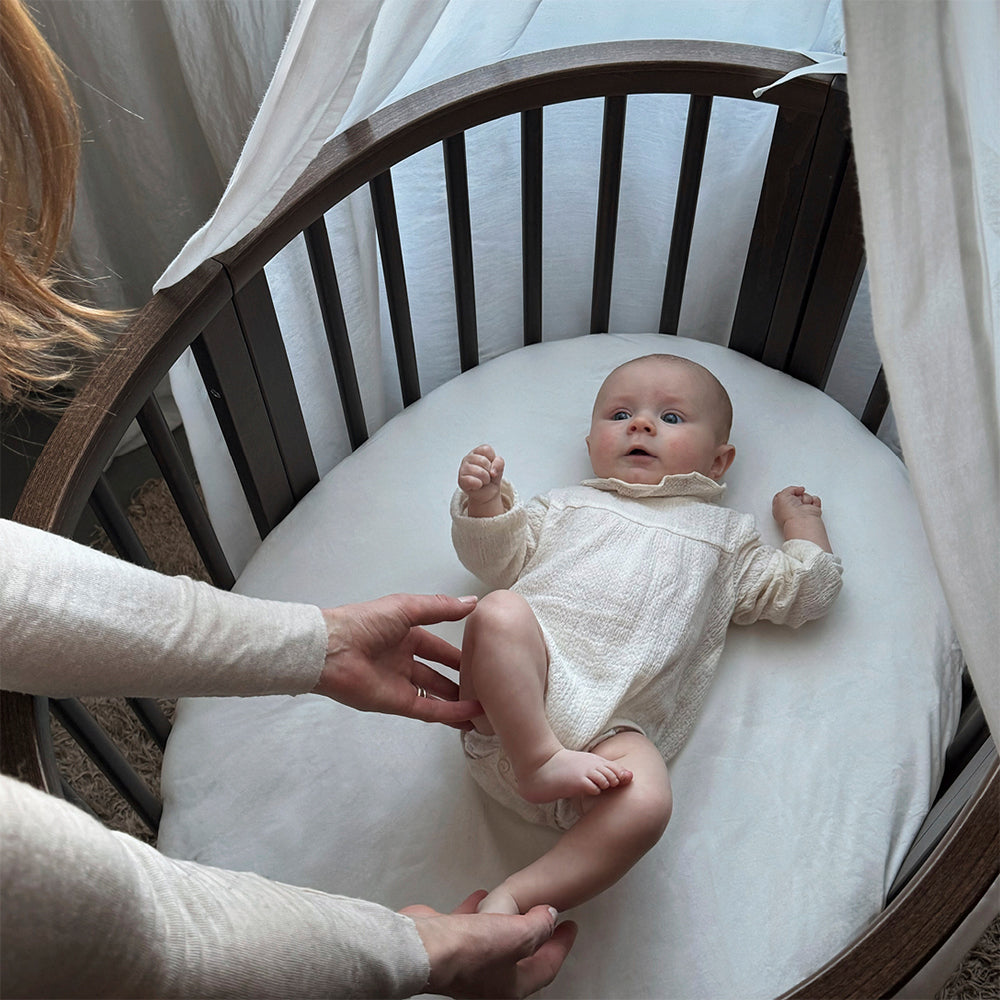 brown baby-crib-nursery-furniture-sleepi-stokke-kaliedy