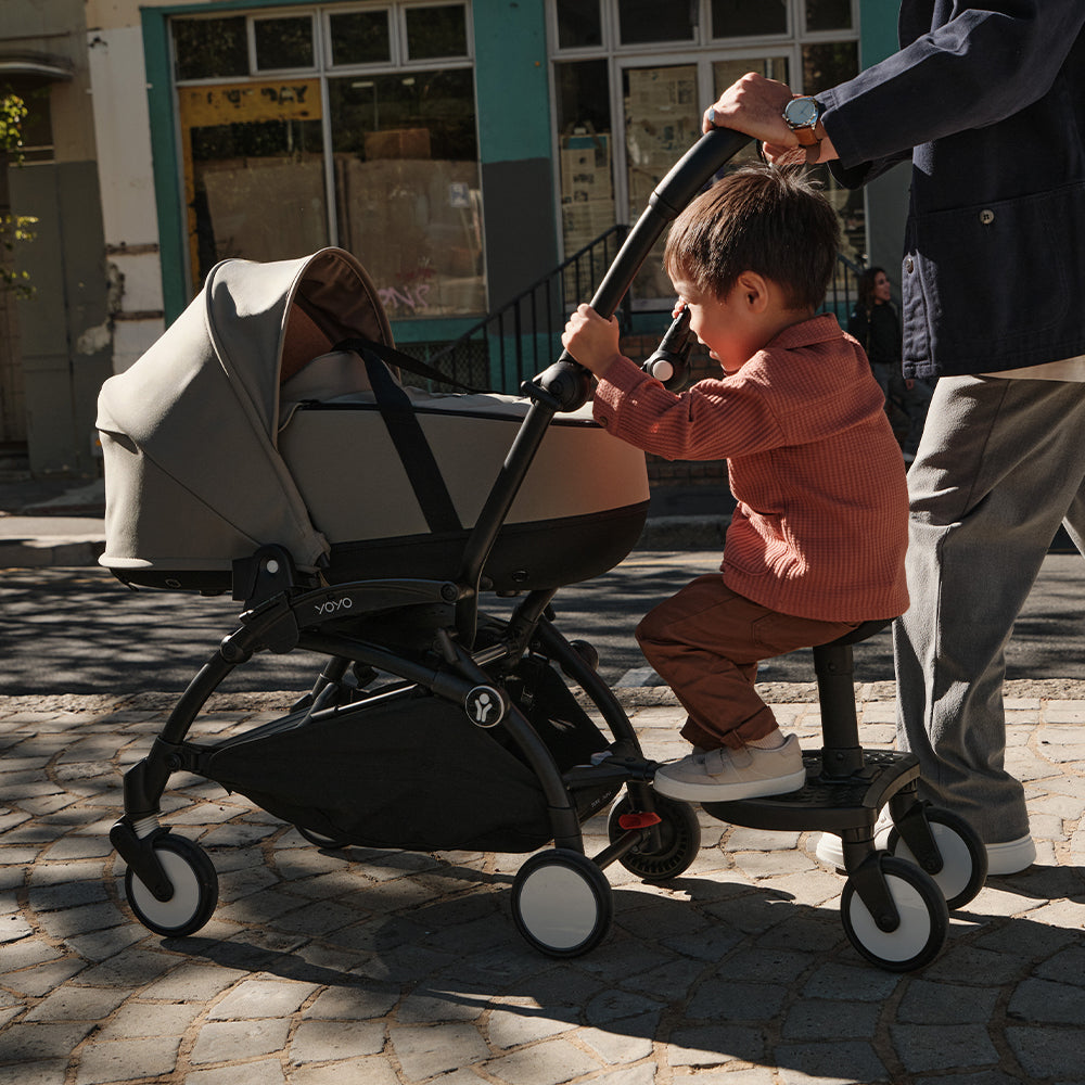 child on buggy-board-yoyo-pushchair-stroller-stokke-kaliedy