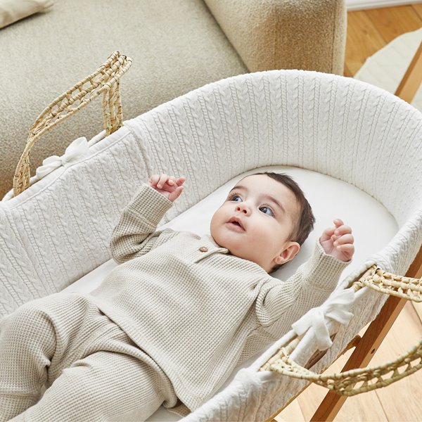 Organic Knitted Moses Basket, Mattress & Natural Foldable Stand Set