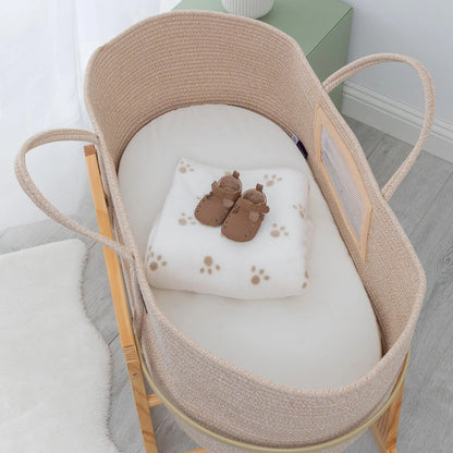 Moses basket that sales attaches to bed