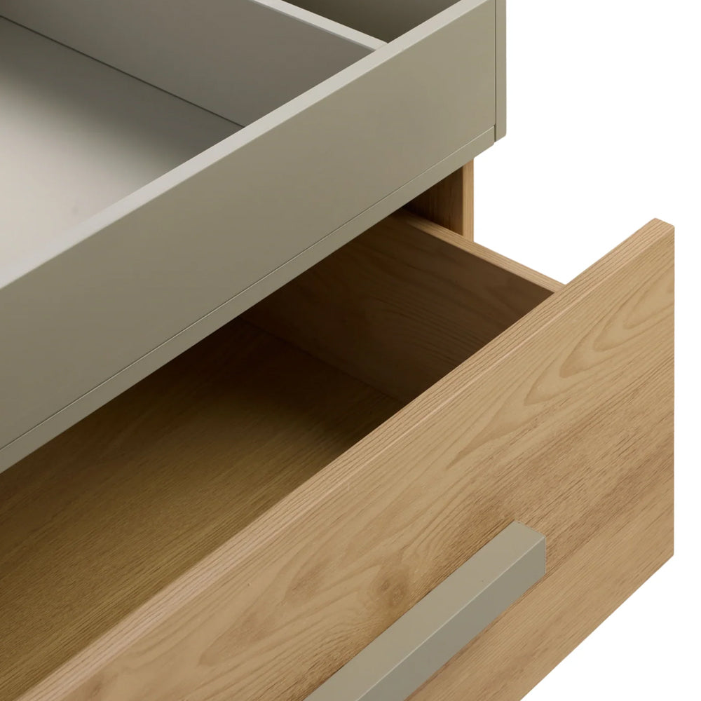 Hallee Chest Changer