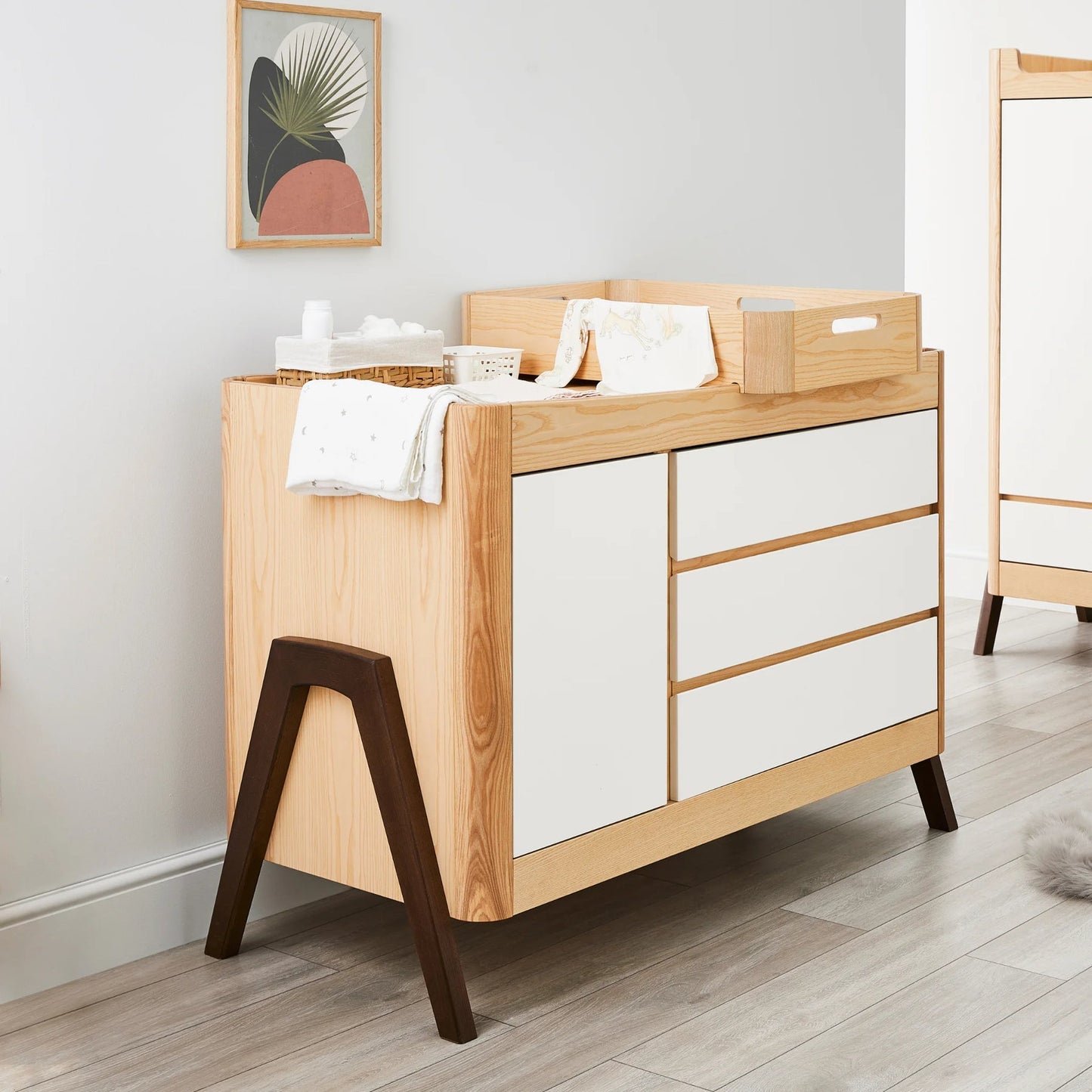 Hera Dresser