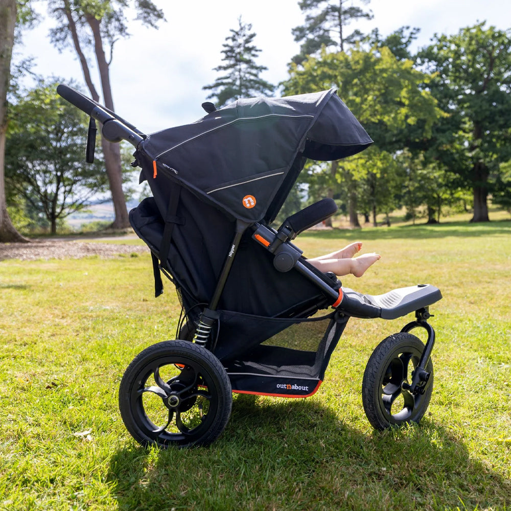 black-pushchair-nipper-v6-out-n-about-kaliedy