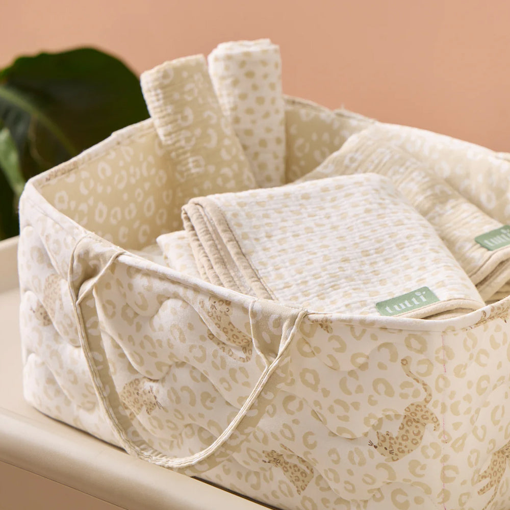 beige white muslin-squares-nursery-feeding-love-cats-tutti-bambini-kaliedy-2