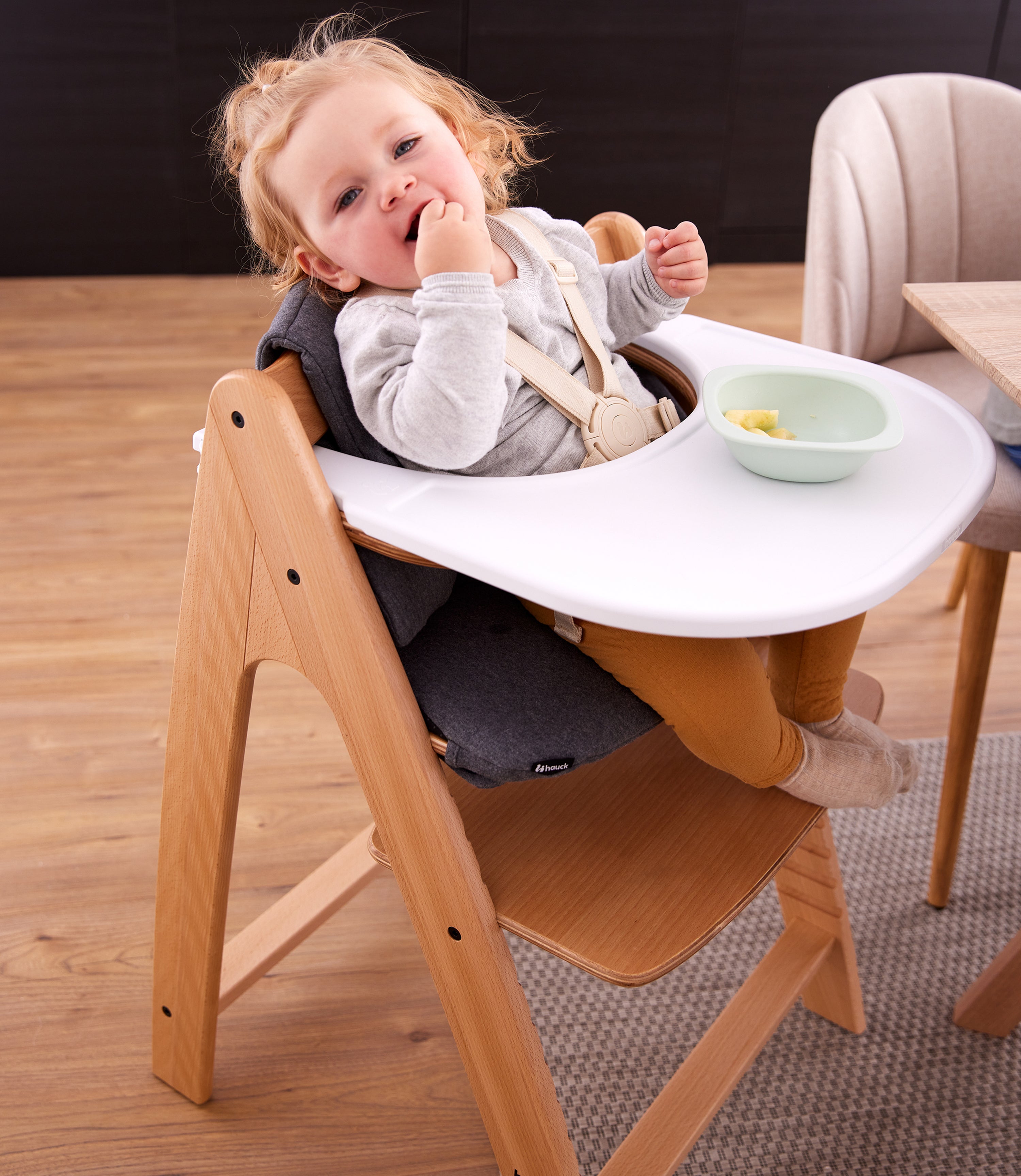 feeding weaning wooden-highchair-growns-with-your-child-arketa-hauck-kaliedy
